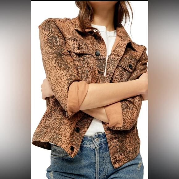 Free People Brown Snake Print Button Front Denim Trucker Jacket Size M - Picture 2 of 15